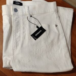 EXPRESS Mom Jean Super High Rise NWT Size 8 White Jeans Embroidered Flowers